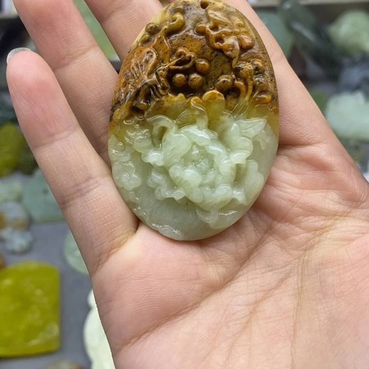 蛇纹石玉未镶嵌颈饰