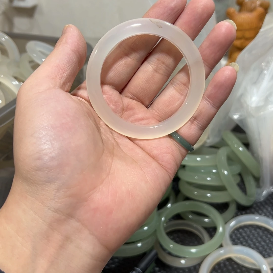 玛瑙/玉髓未镶嵌手镯57圈有包容26