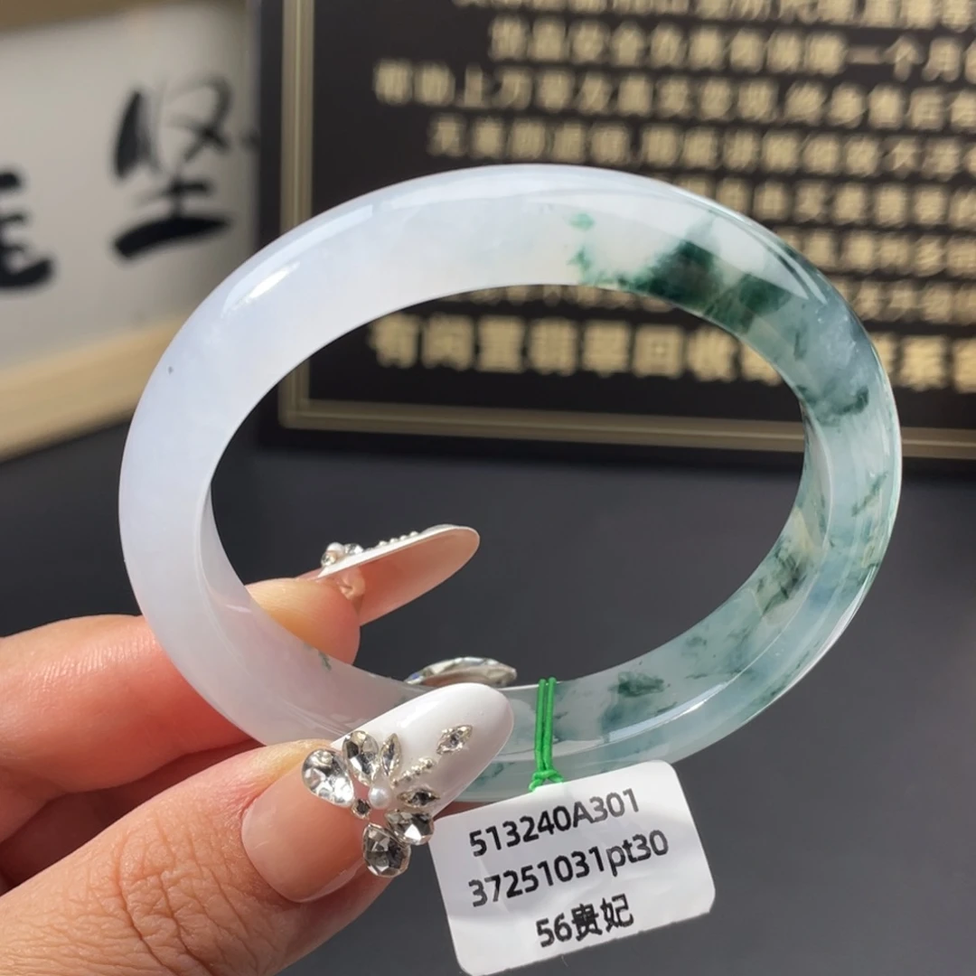 翡翠未镶嵌手镯【小万强推】牛奶冰飘蓝花贵妃手镯