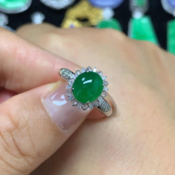 【闪购商品】颈饰18K金镶嵌翡翠戒指