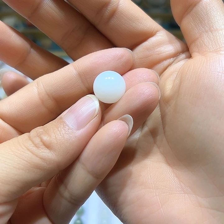 王***占颈饰未镶嵌和田玉