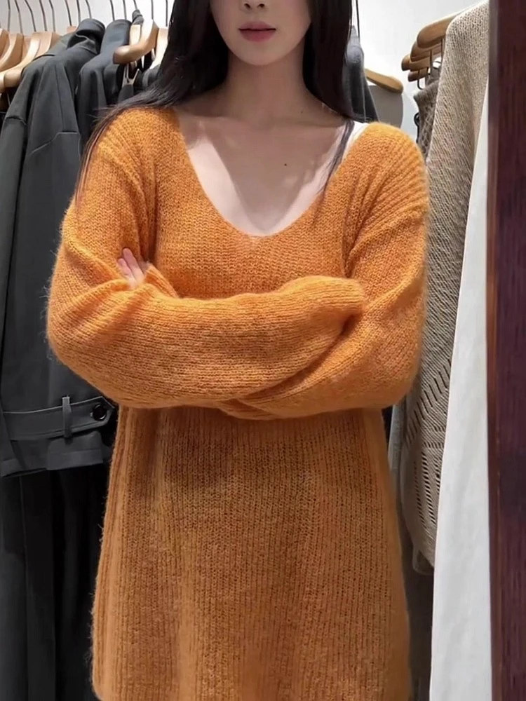 橘色韩系早秋穿搭露肩中长款v领套头毛衣女慵懒高级感针织衫上衣