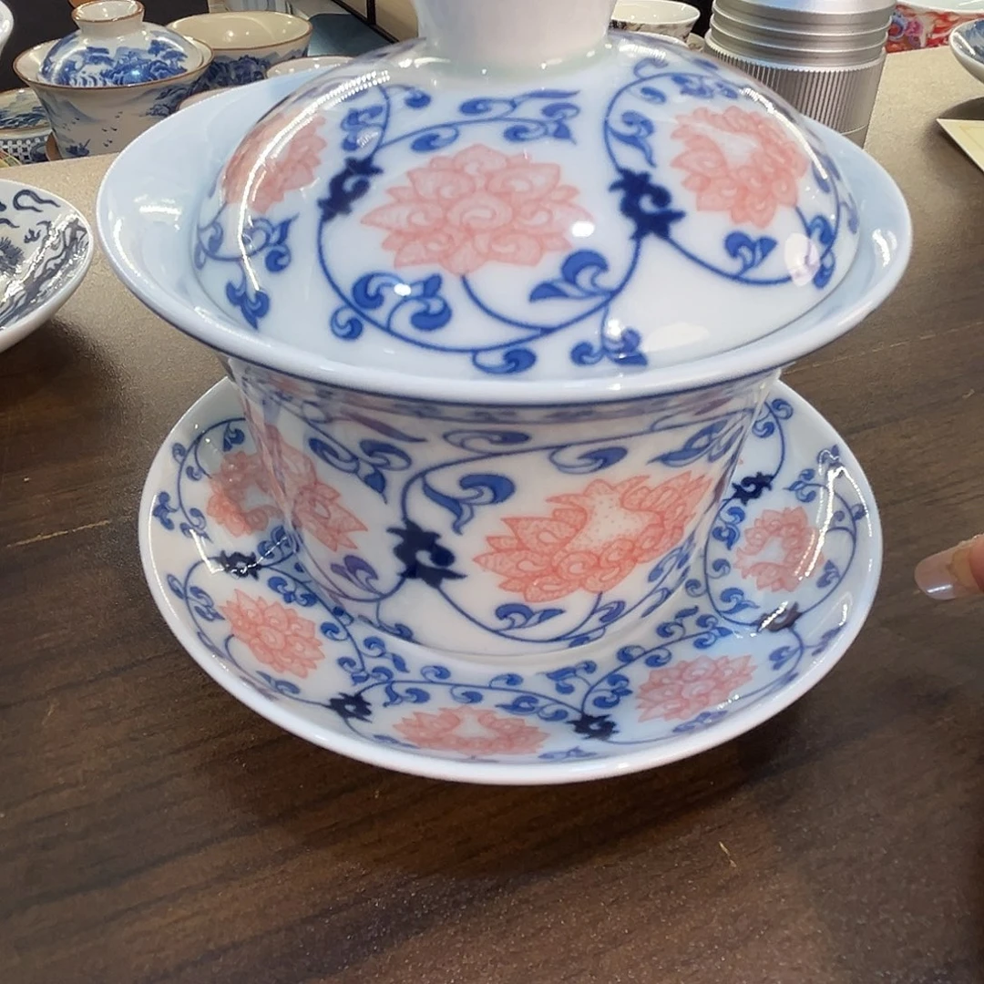 这些盖碗很漂亮！！！