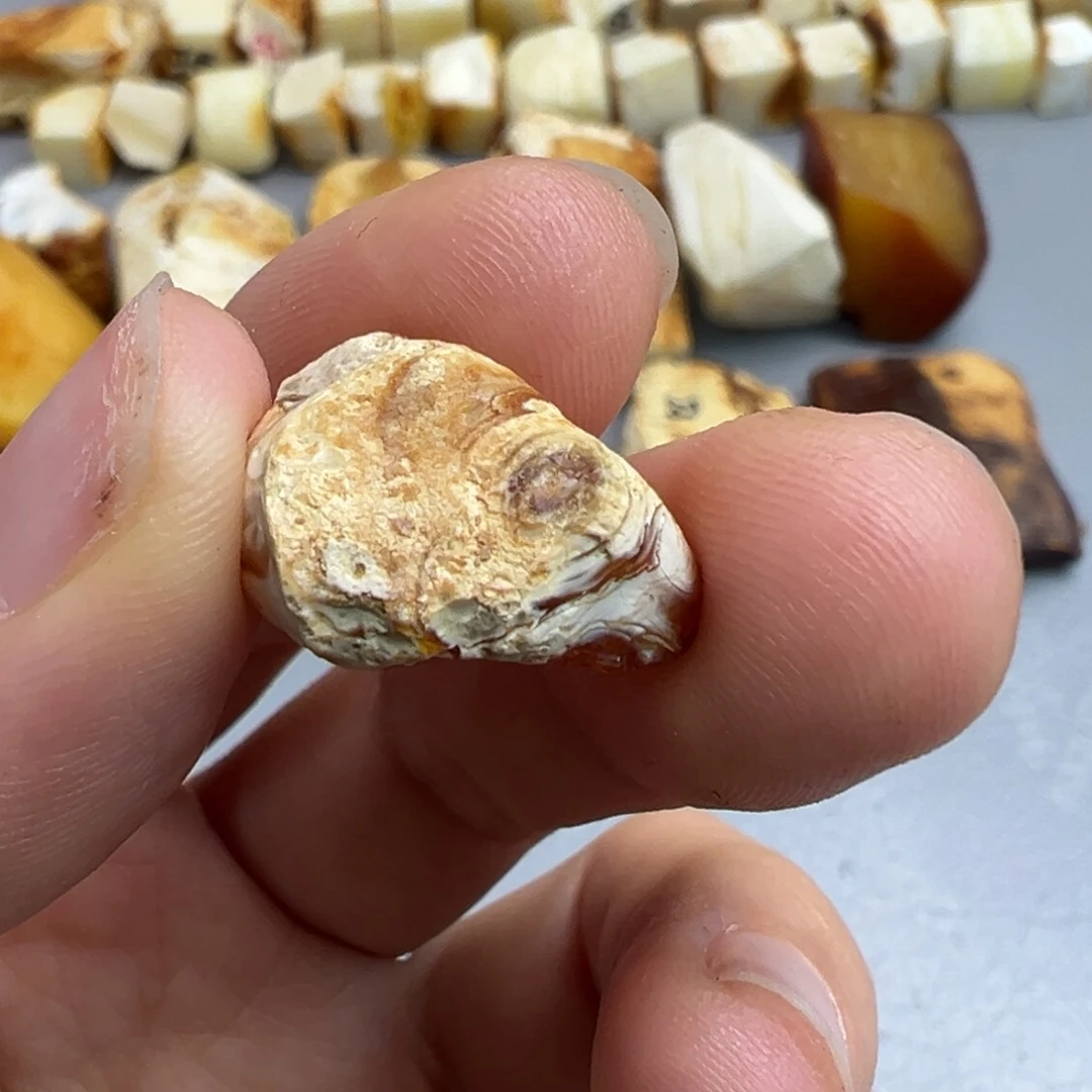 定制琥珀未镶嵌小*蛋蜜蜡