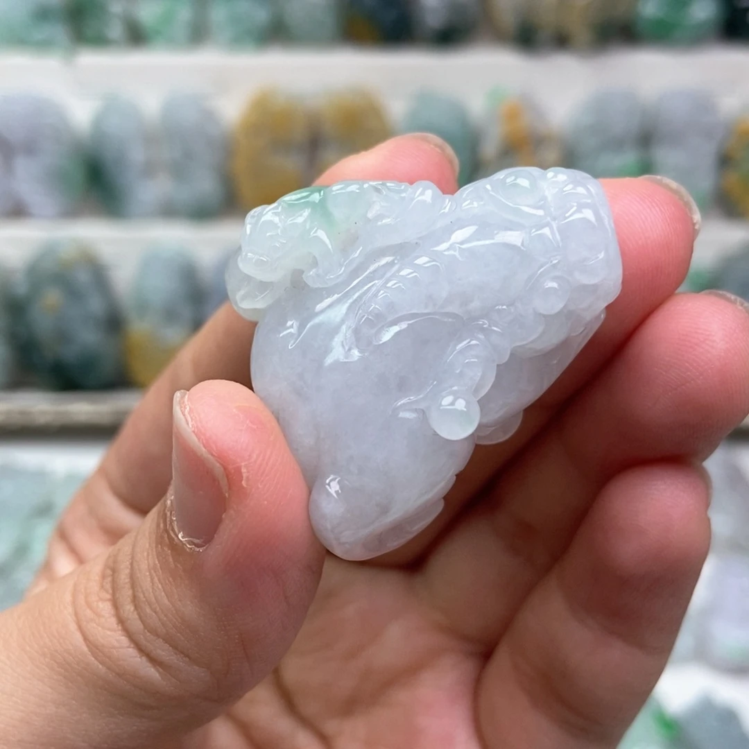 翡翠未镶嵌吊坠(赠链)