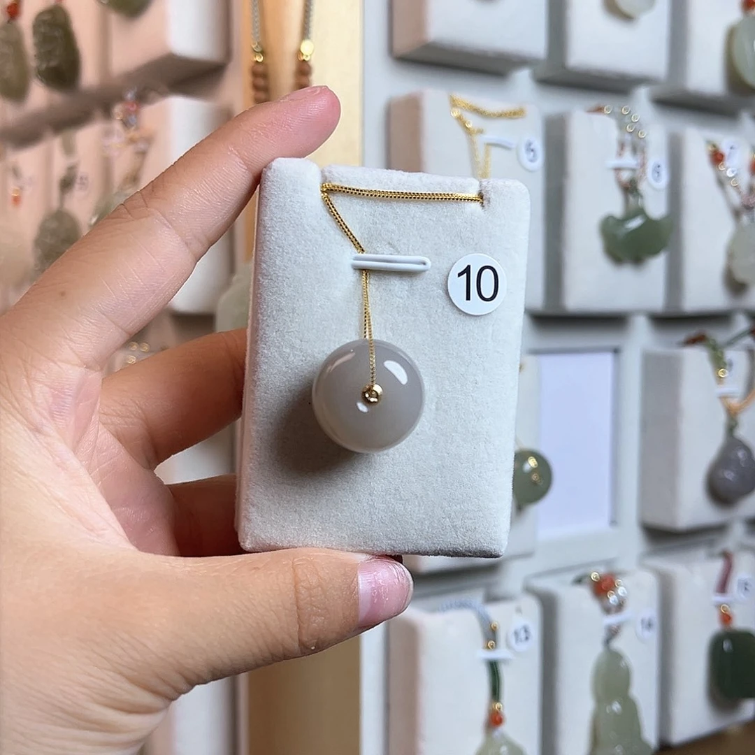 和田玉（糖玉）未镶嵌颈饰锦*