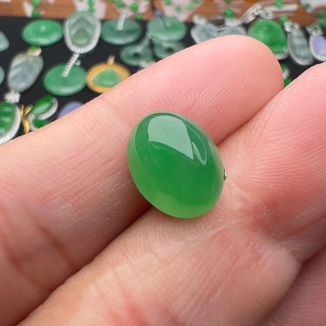 翡翠未镶嵌颈饰元*圆蛋面11.8