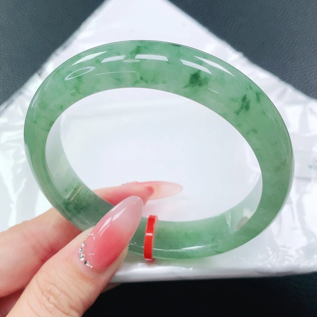 翡翠手镯未镶嵌58圈