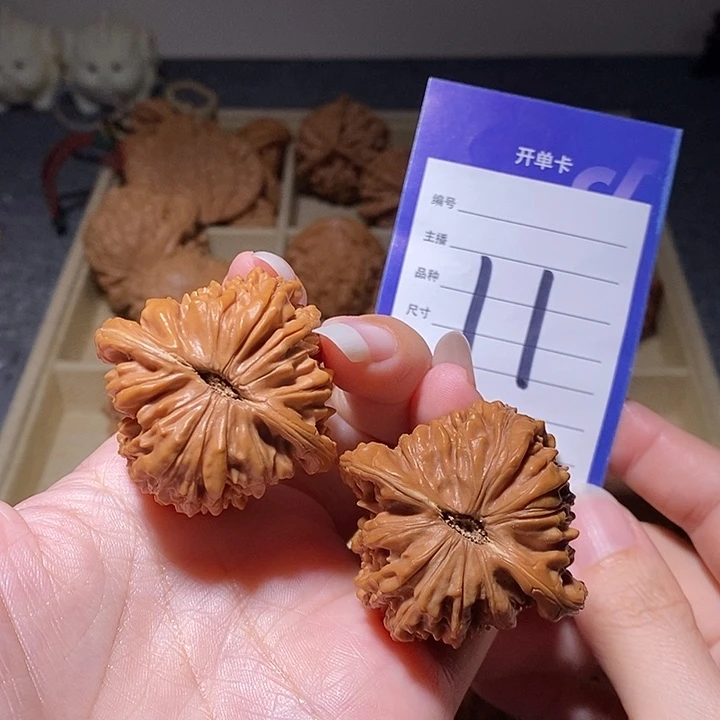 文玩核桃把件四座楼43左右有修