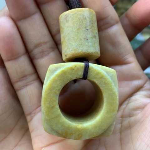 【闪购商品】未镶嵌岫岩河磨玉(透闪石质玉)把件