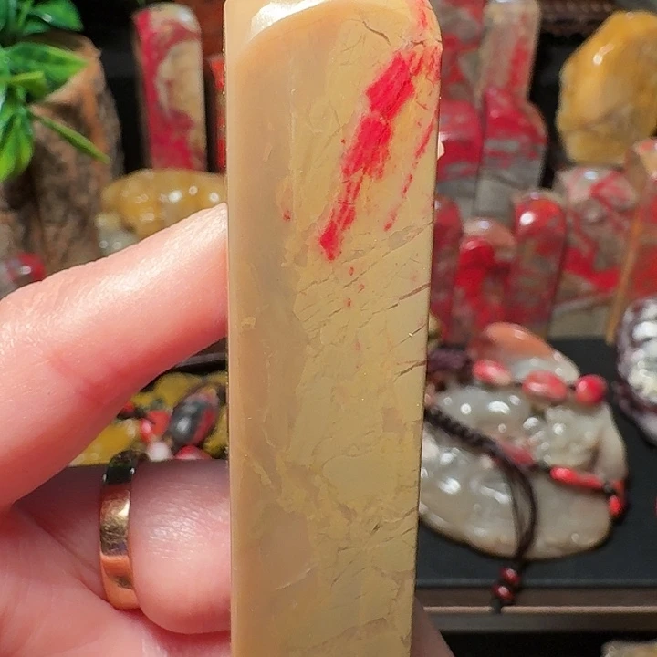 昌化鸡血石何*辉昌化鸡血石