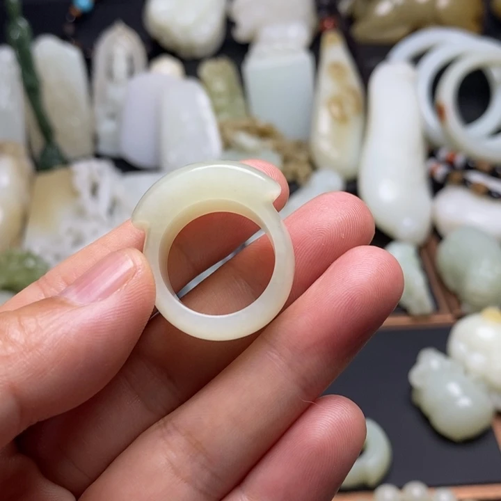 和田玉（糖玉）未镶嵌挂件东*草