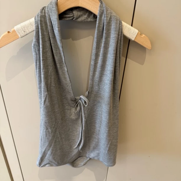 JiuMi时尚百搭挂脖露背小背心