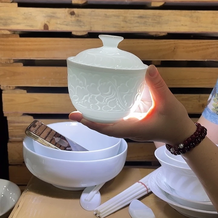 瓷片玉泥浮雕炖盅一个，包邮