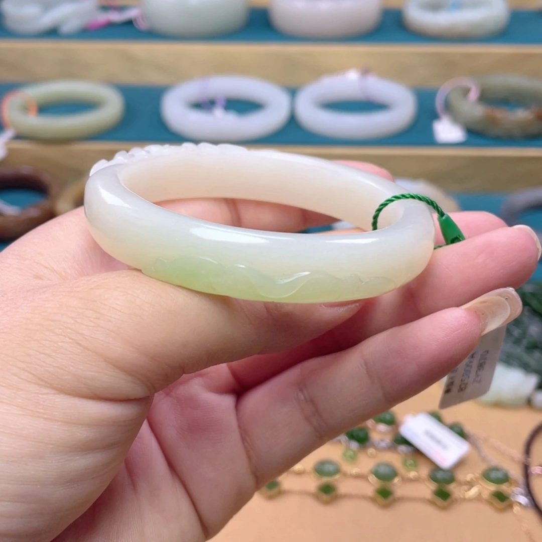 和田玉手镯未镶嵌8