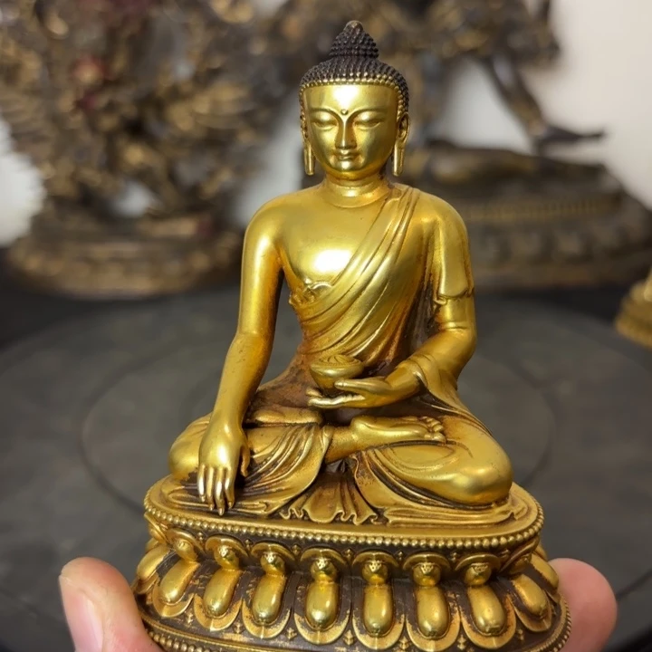 释加牟尼鎏金摆件