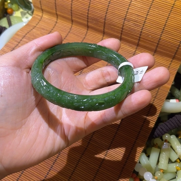 @***u和田玉（碧玉）未镶嵌颈饰