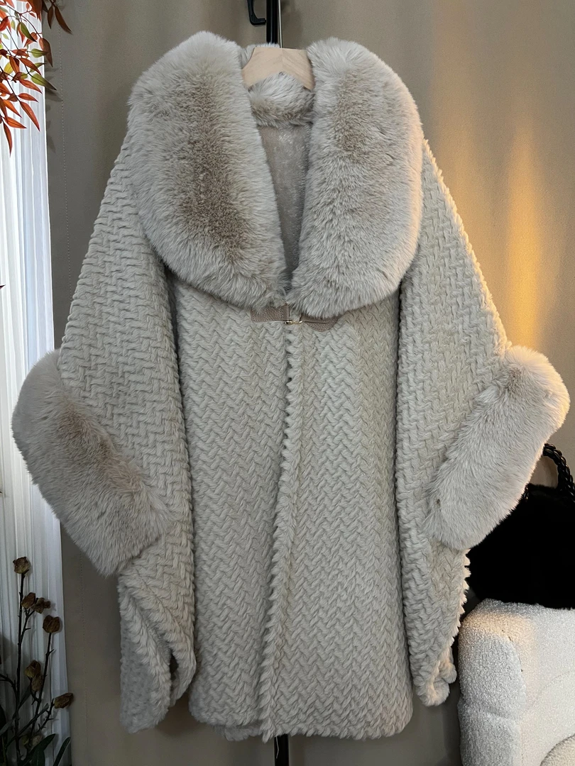 【懒洋洋】2025秋冬新款加厚保暖披肩长款百搭时尚宽松披肩斗篷