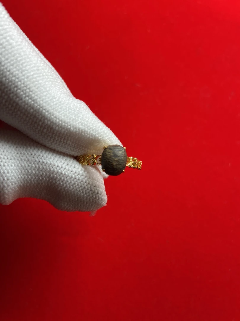 沉香戒指18k金蛋面大