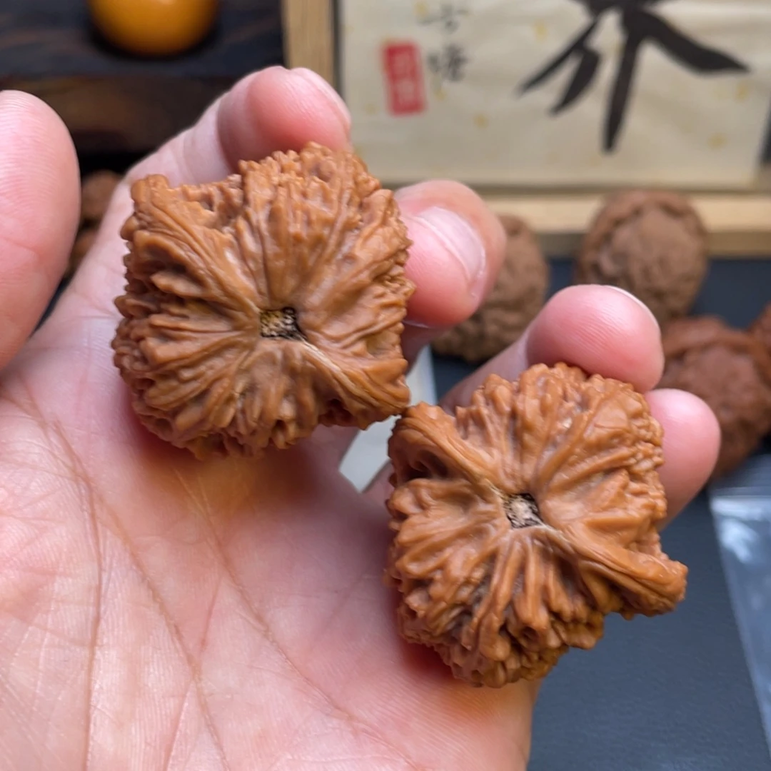 辜***礼吊坠文玩核桃南疆石