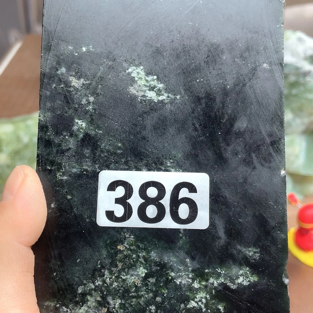 大***烟未镶嵌蛇纹石玉原石