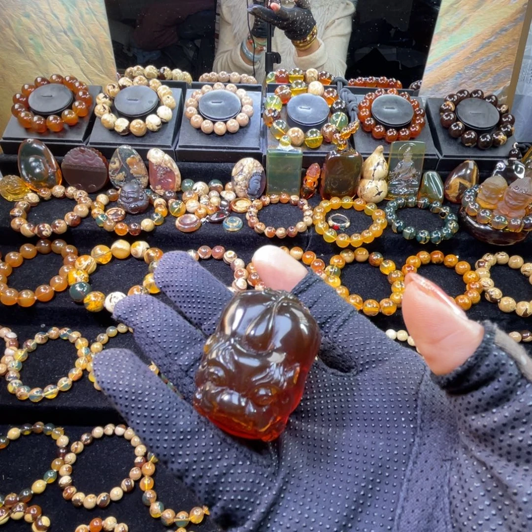 琥珀未镶嵌手串貔貅