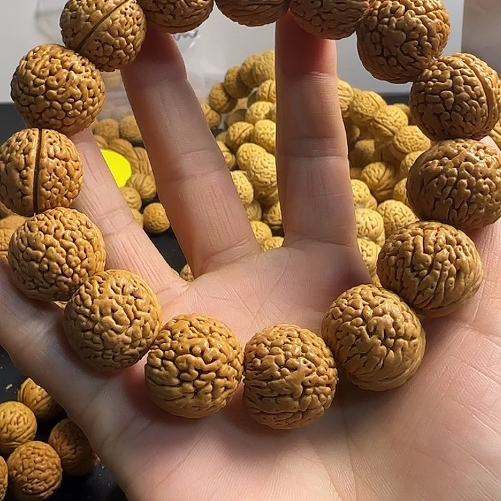 桃核吊坠凤尾手串