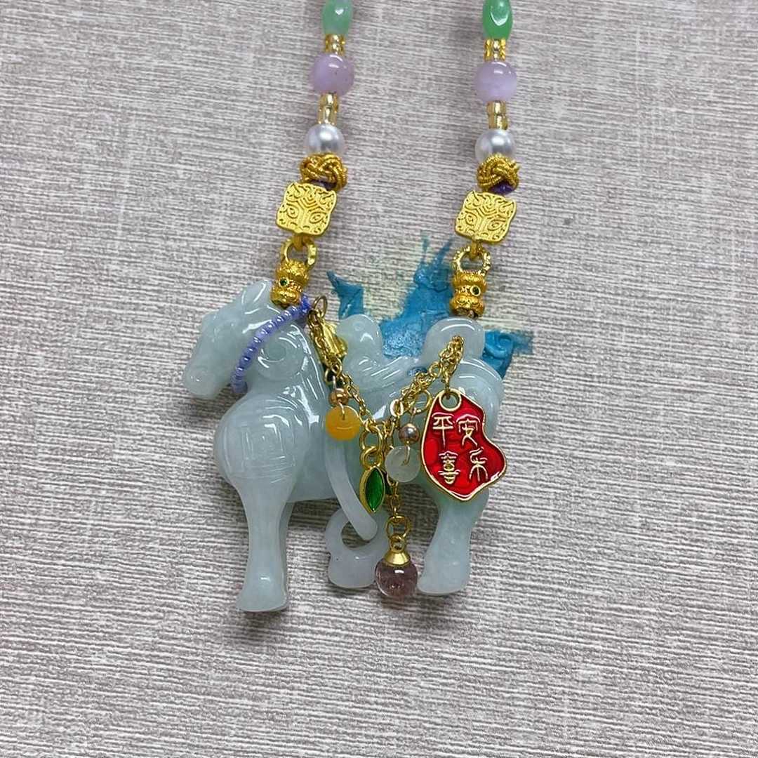 翡翠未镶嵌颈饰马