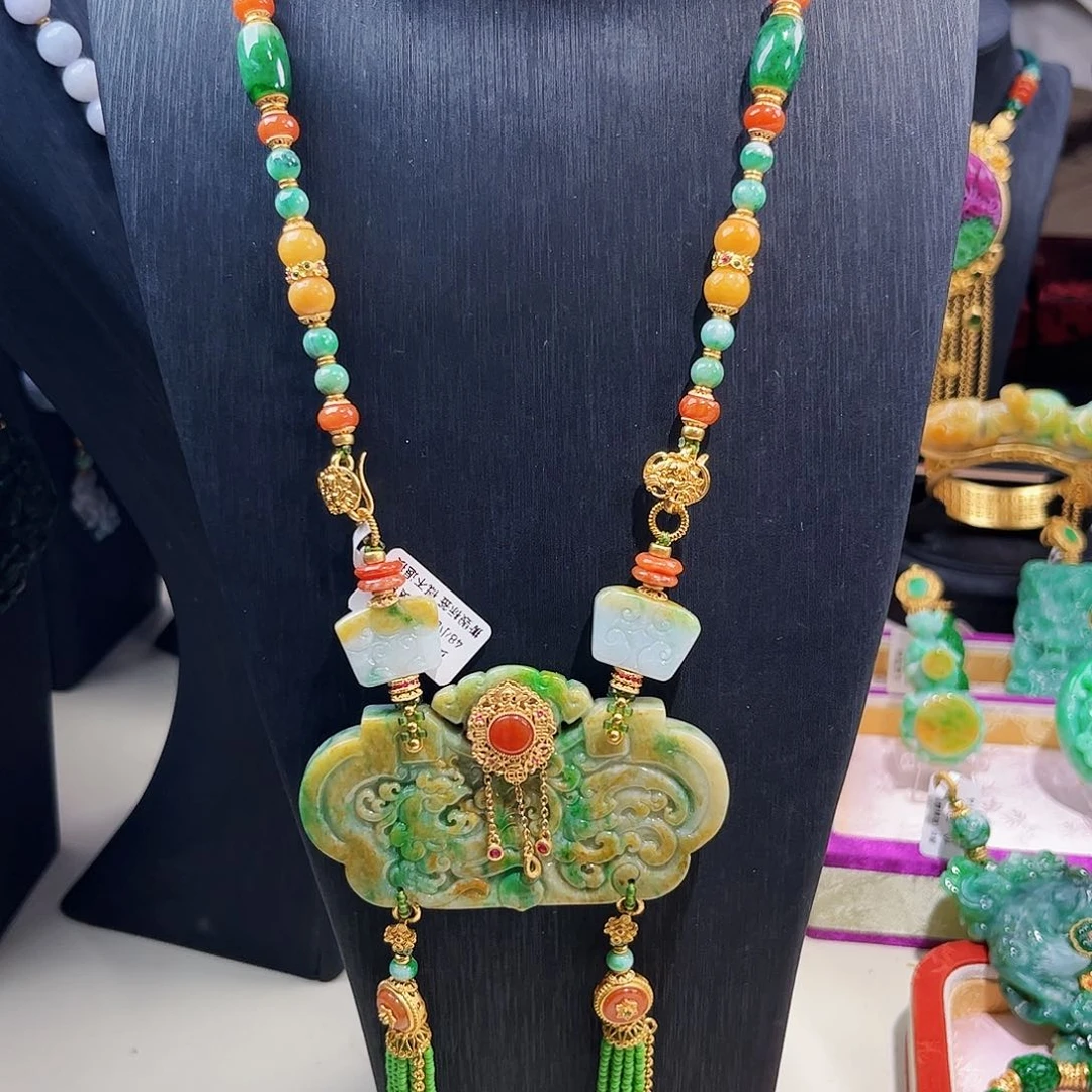 【闪购商品】翡翠吊坠(赠链)未镶嵌龙凤牌