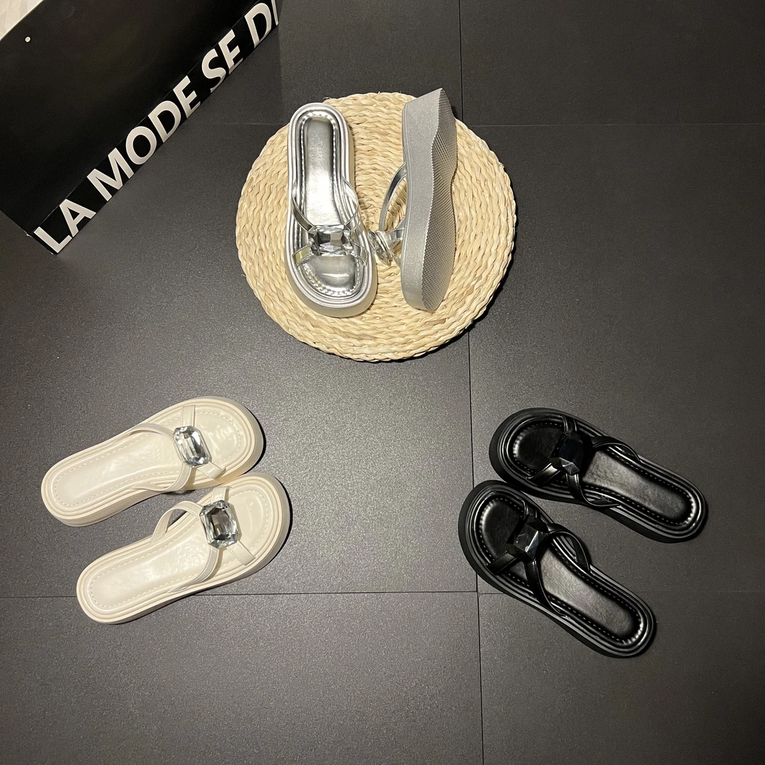 2025年夏季新款轻奢时尚百搭爆款大水砖女士外穿圆头厚底平底鞋