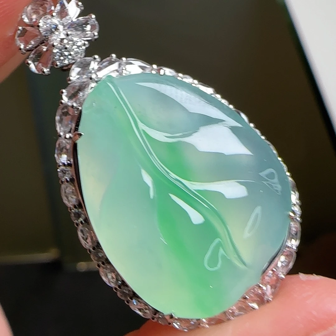 翡翠18K金镶嵌颈饰天然翡翠