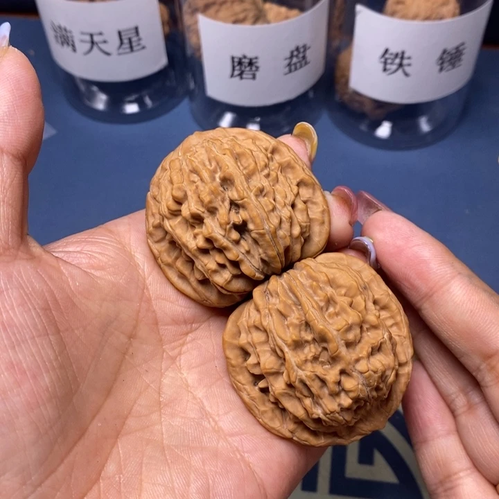 文玩核桃把件尾*44汉高楼