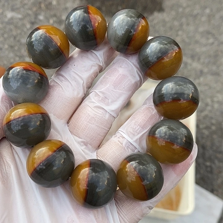 石英质玉（黄龙玉）未镶嵌颈饰