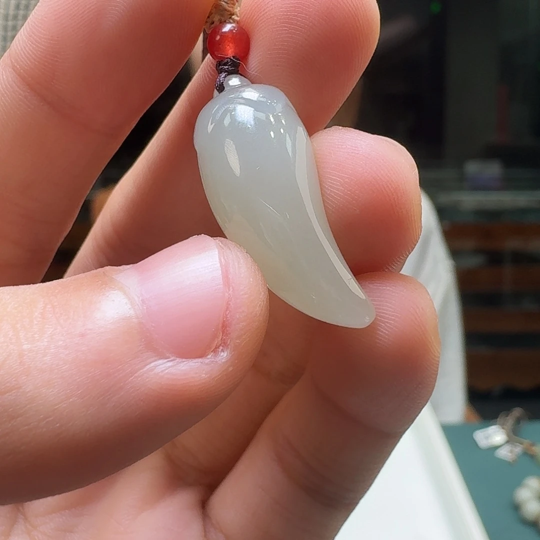 颈饰未镶嵌和田玉辣椒配绳