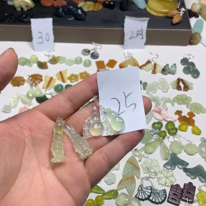 蛇纹石玉耳钉足银镀金镶嵌一***界