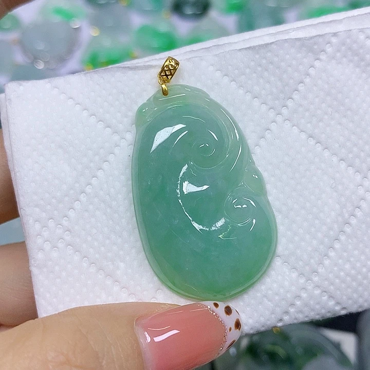 翡翠18K金镶嵌颈饰挂件