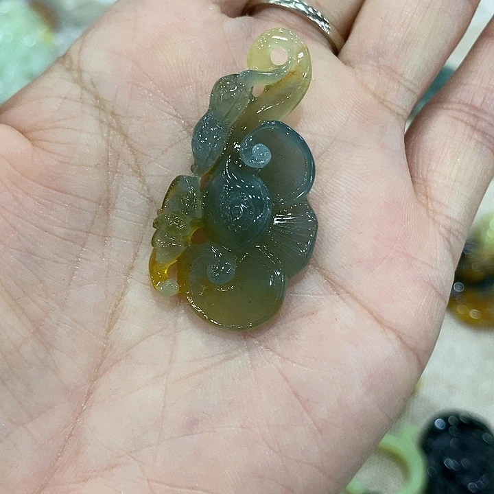 蛇纹石玉合金颈饰