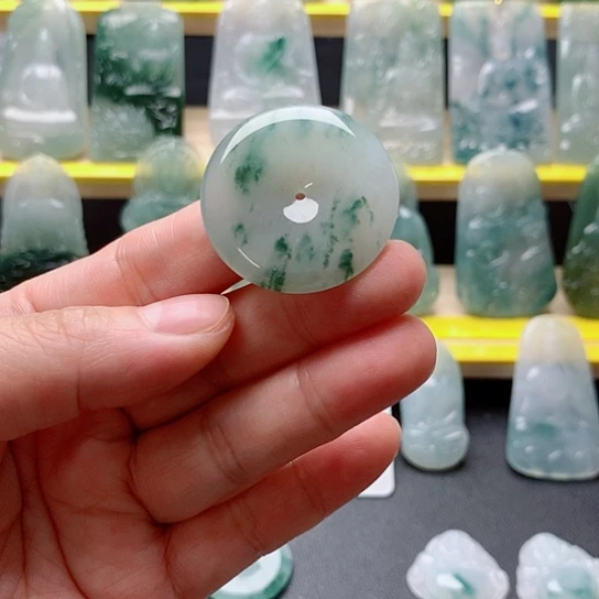 绾****翡翠未镶嵌吊坠(不含链)平安扣