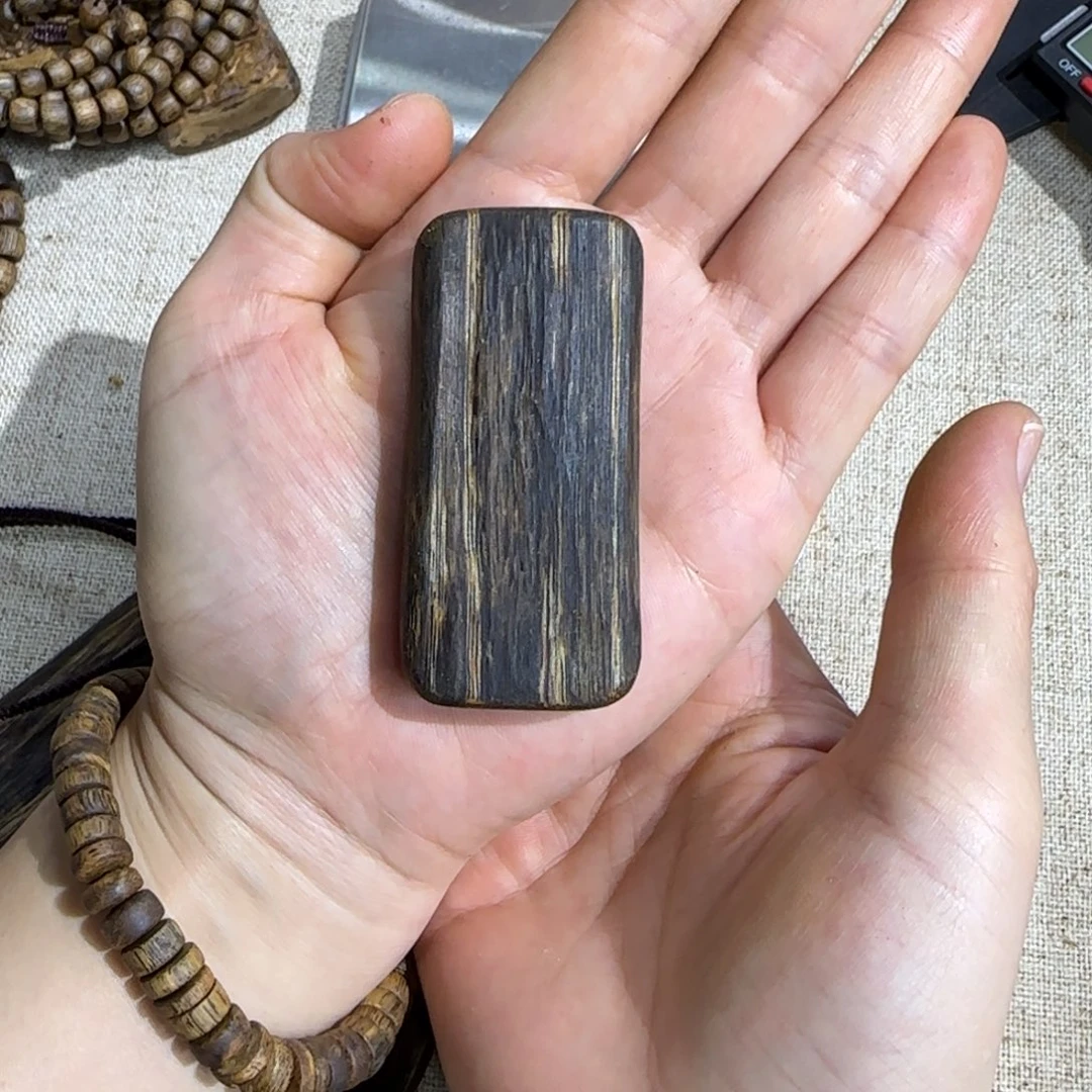 沉香吊坠奇楠沉香高油脂素牌吊坠16.9克