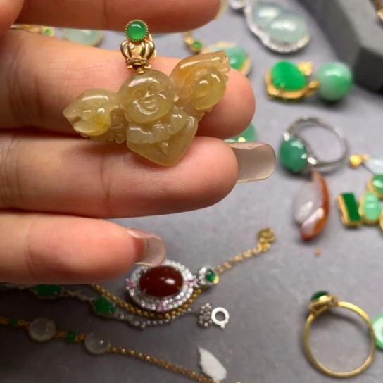 颈饰18K金镶嵌翡翠