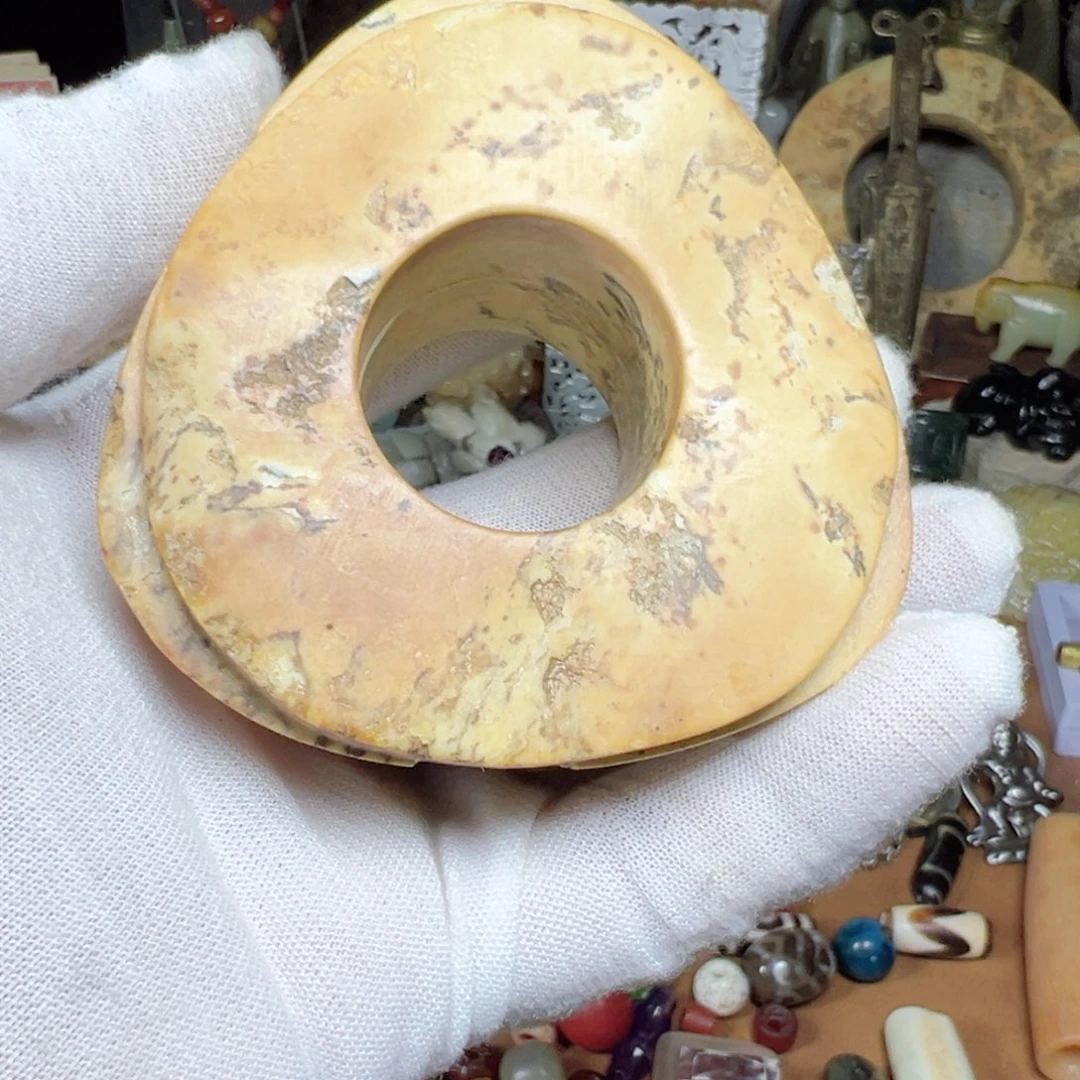 春***阁和田玉（糖玉）未镶嵌颈饰