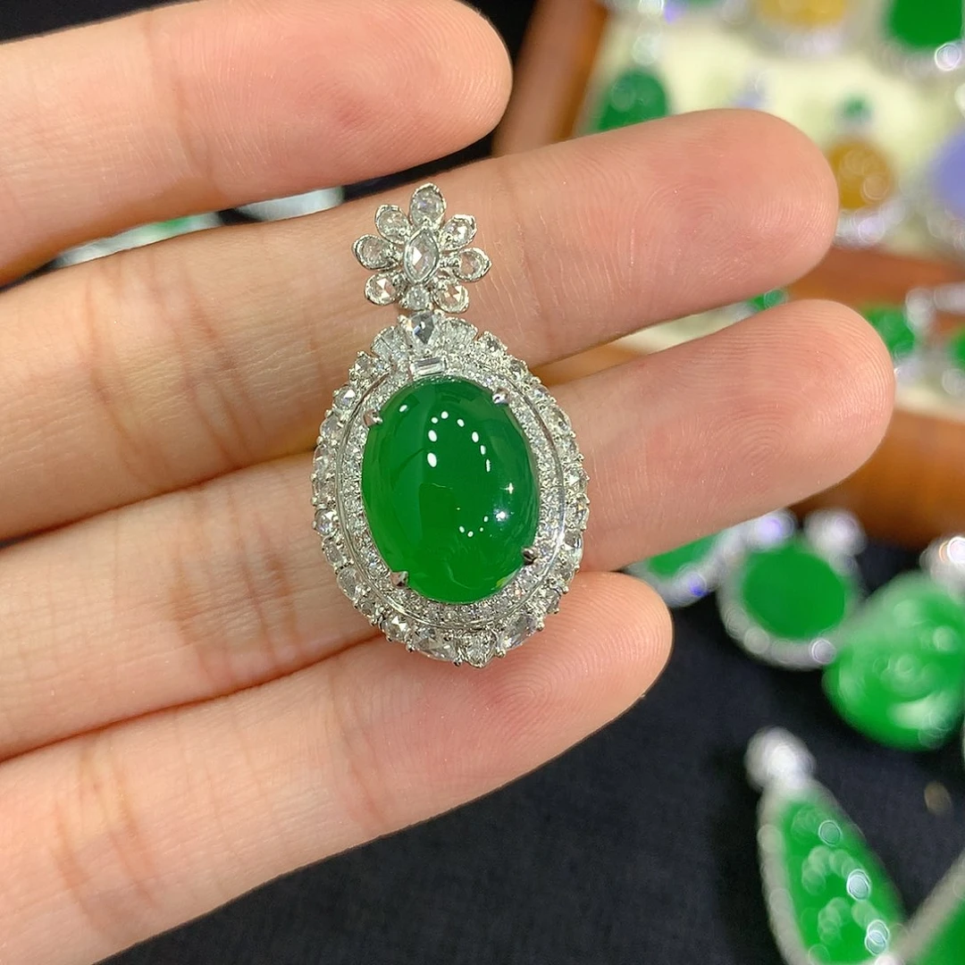 【闪购商品】吊坠(不含链)18K金镶嵌翡翠蛋面
