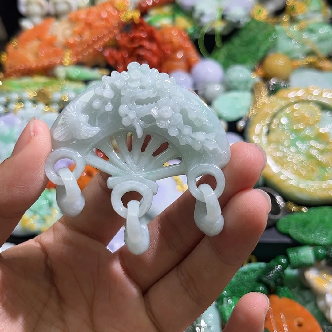 翡翠未镶嵌颈饰待编织