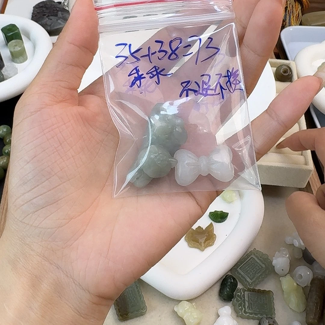 乖***乖和田玉未镶嵌颈饰