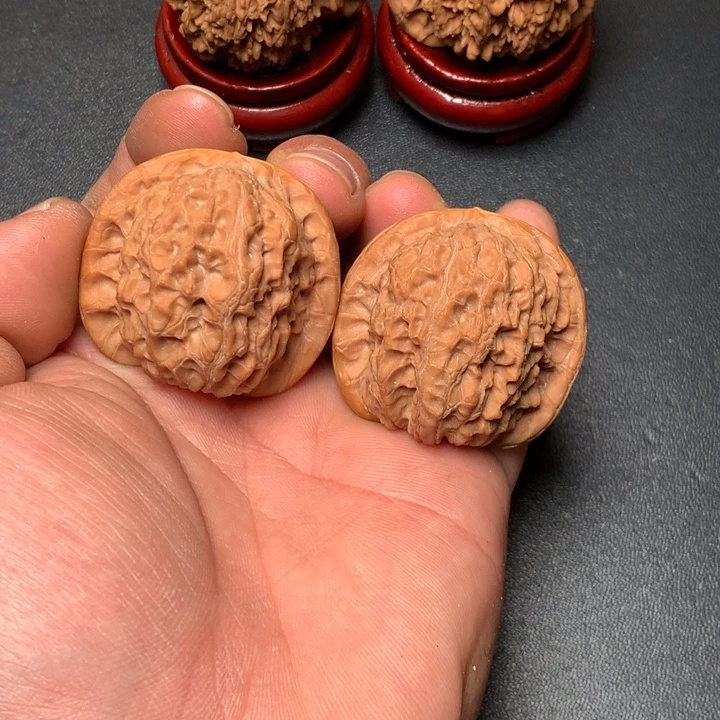 文玩核桃把件40血麒麟672