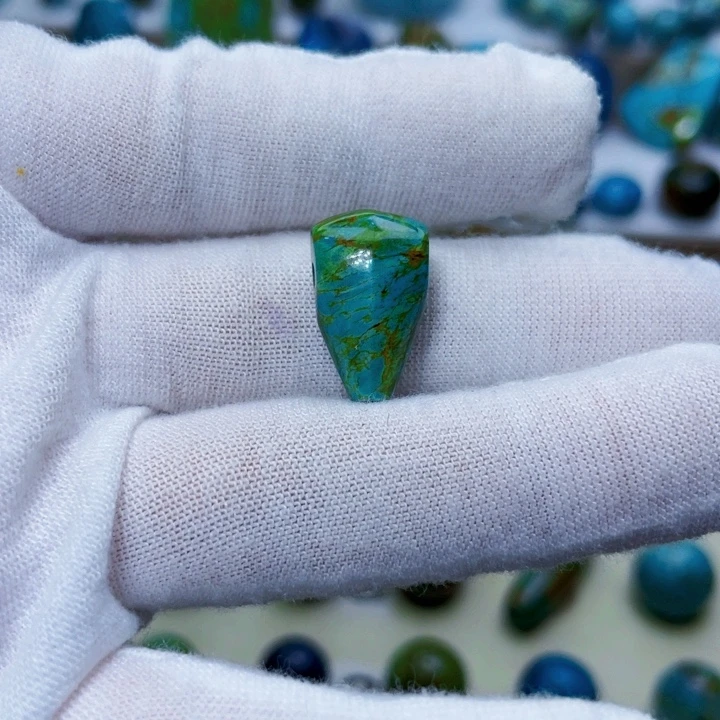 绿松石未镶嵌饰品