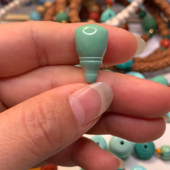 绿松石未镶嵌颈饰