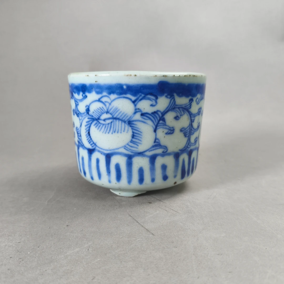 25072111清同治青花缠枝花卉纹三足香炉 高10.5cm口径13cm A02062