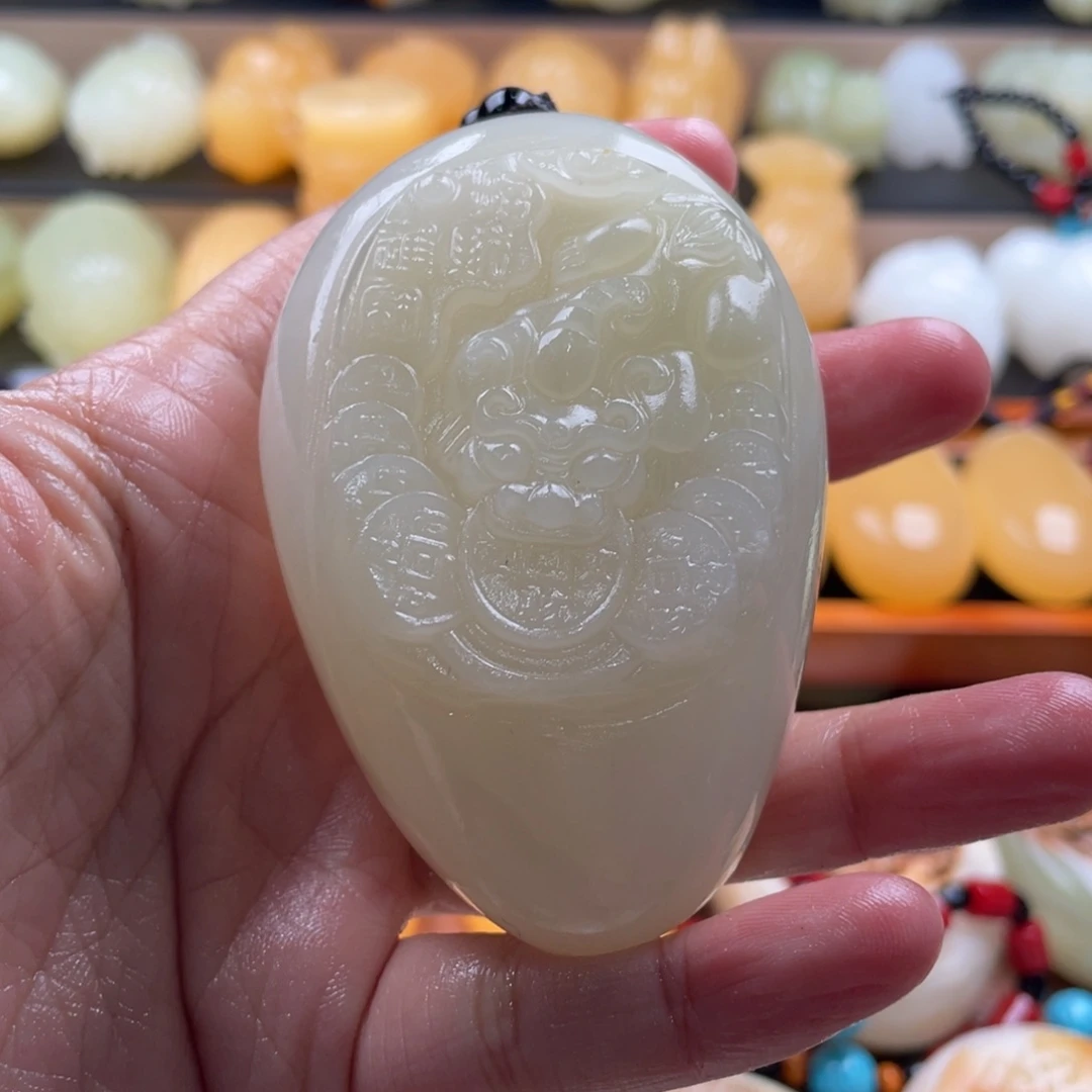 若***初石材天然古青石手把件