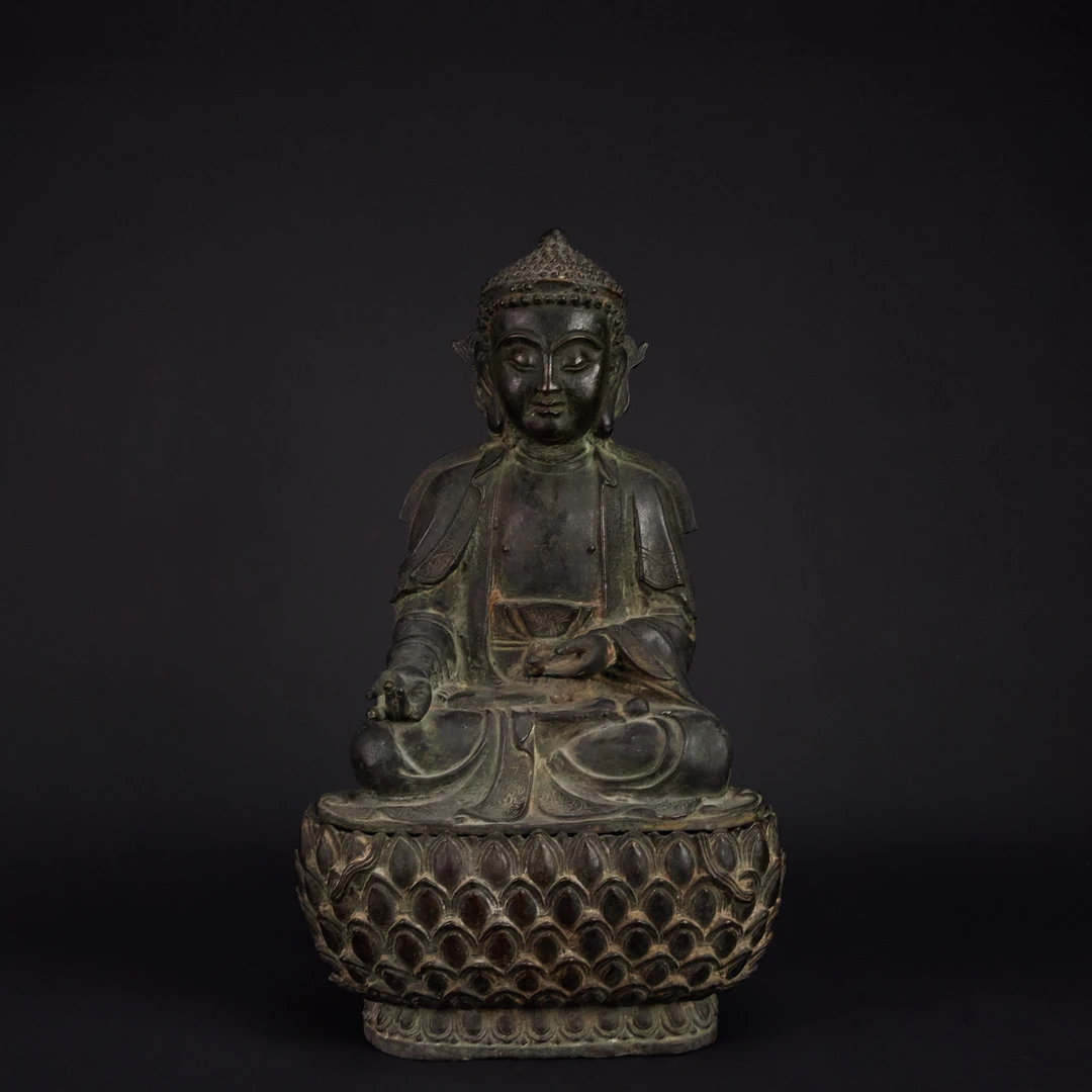 LOT 121301明代 铜药师佛坐像